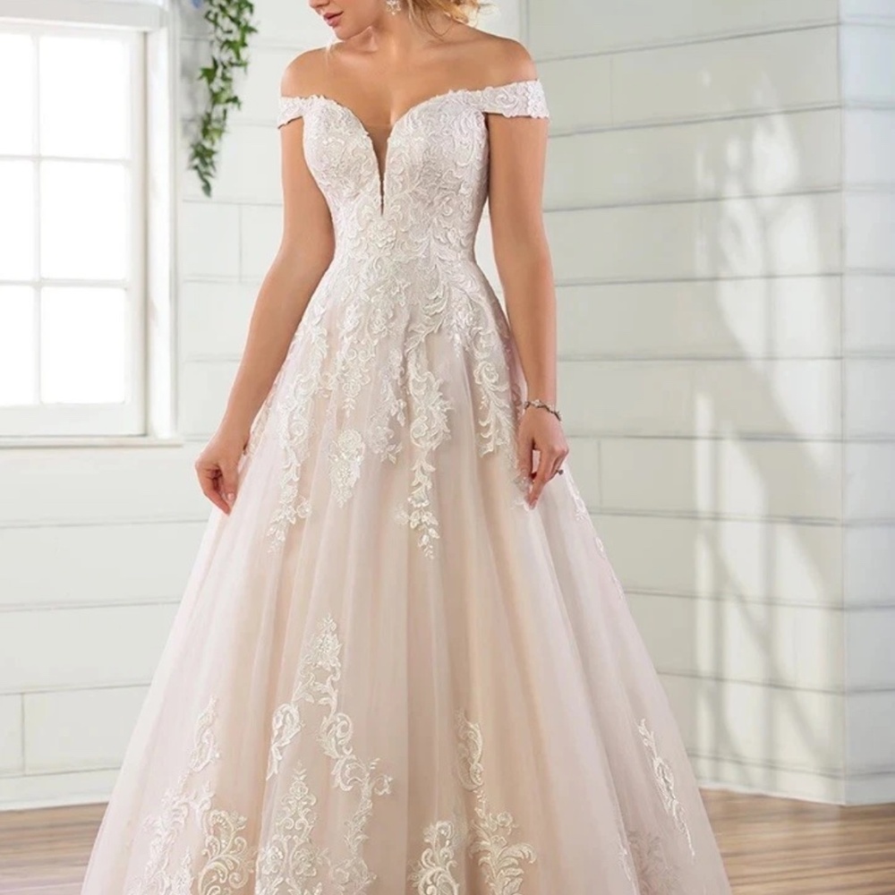 Essense of Australia Wedding Dress - New w/tags